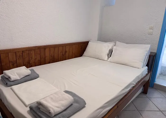 Traditional Stone House - Tarabados Tinos Apartament Kámbos