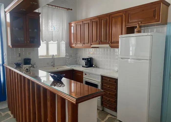 Traditional Stone House - Tarabados Tinos Apartament Kámbos