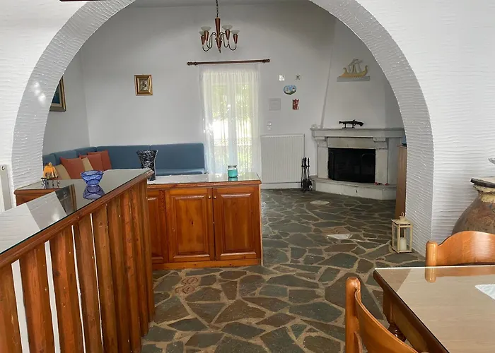 Traditional Stone House - Tarabados Tinos